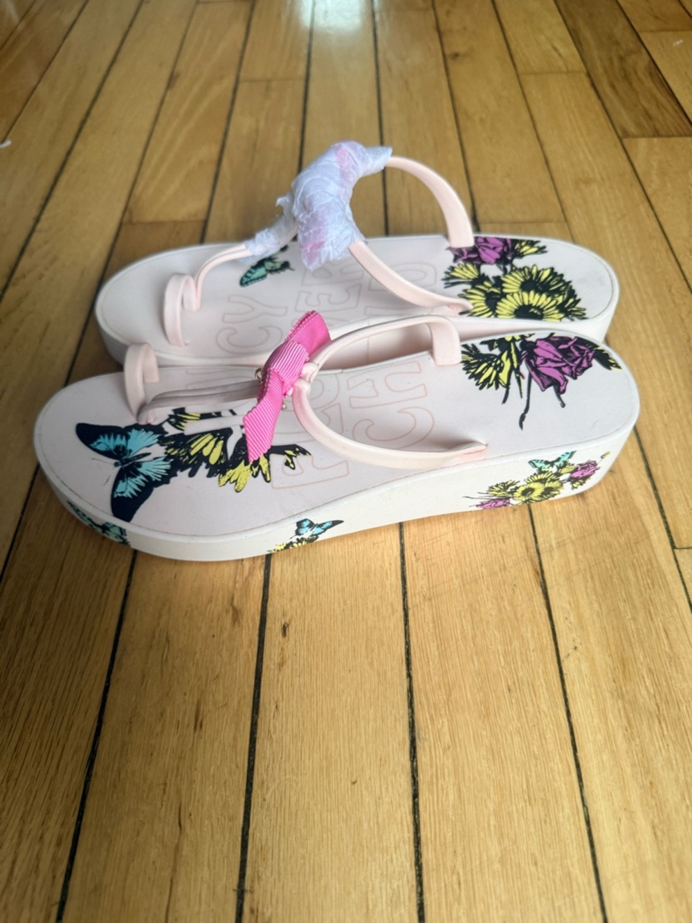 Juicy Couture pink sandals - Picture 2 of 6